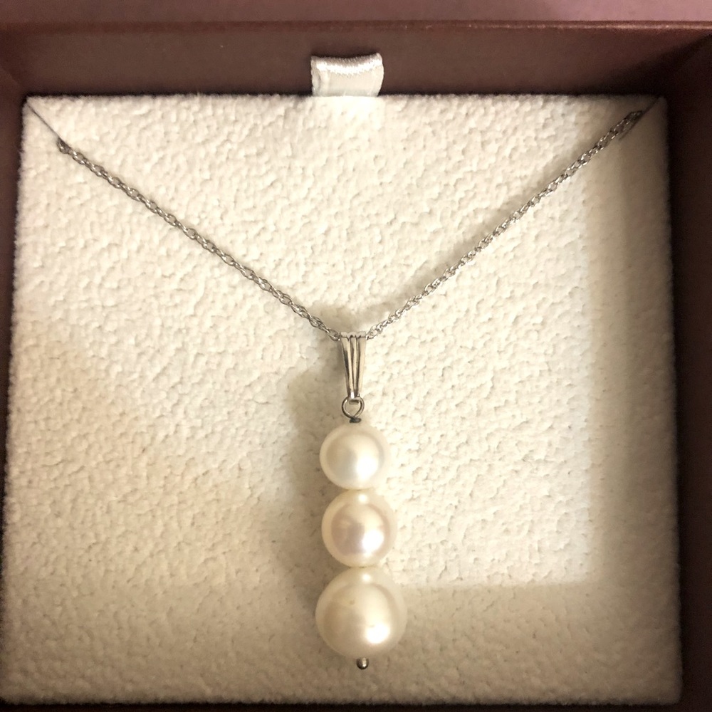 Helzberg Diamonds Gorgeous Freshwater Cultured Three Stacked Pearl Necklace